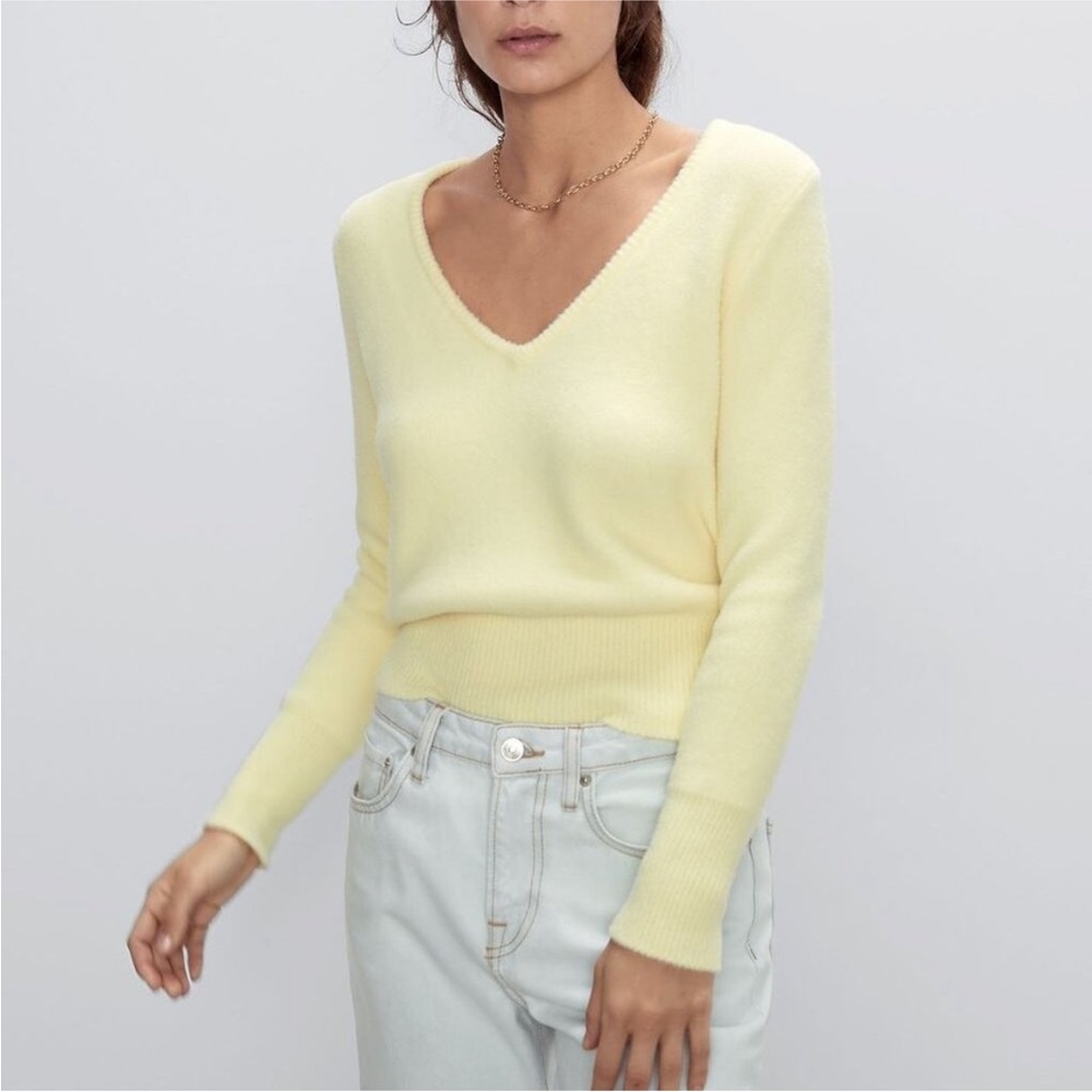 Zara l Yellow Soft V-Neck Sweater Medium